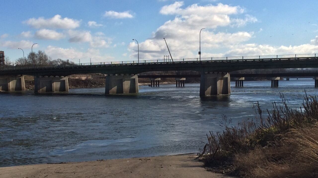 Cedar Rapids taking protective action as river levels rise - Vimarsana News