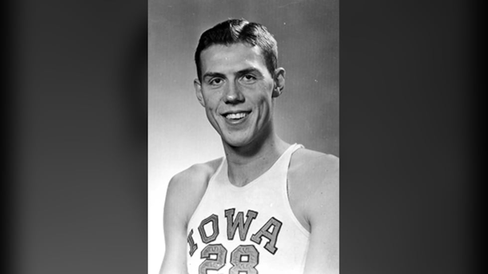 Former University of Iowa All-American Chuck Darling passed away at the age of 91 in Colorado.